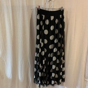 Urban Coco long polka dot black and white maxi